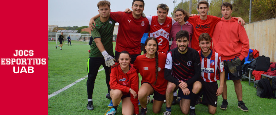 Estudiants d'un equip de futbol en els Jocs Esportius