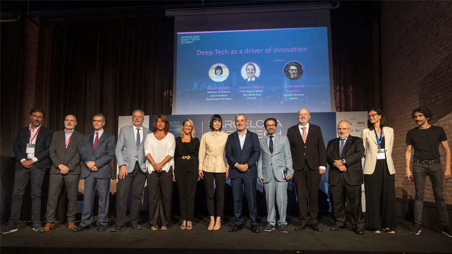 foto de grup al Barcelona Deep Tech Summit